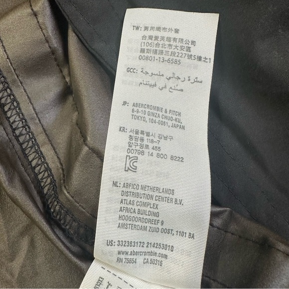 Hollister Zip-Up Windbreaker Black and White Jacket With Pockets - Picture 12 of 15